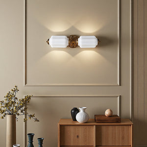 Elegancia atemporal: el arte de los apliques vintage en bronce y vidrio