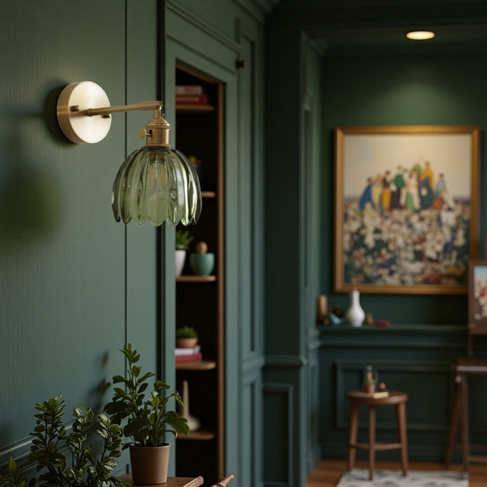 Aplique de pared Tulip Bud dorado para interiores clásicos