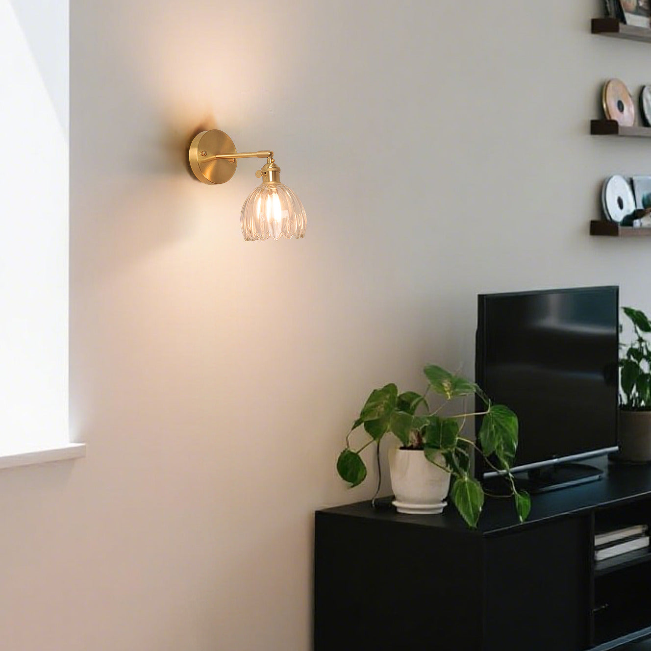 Aplique de pared Tulip Bud dorado para interiores clásicos