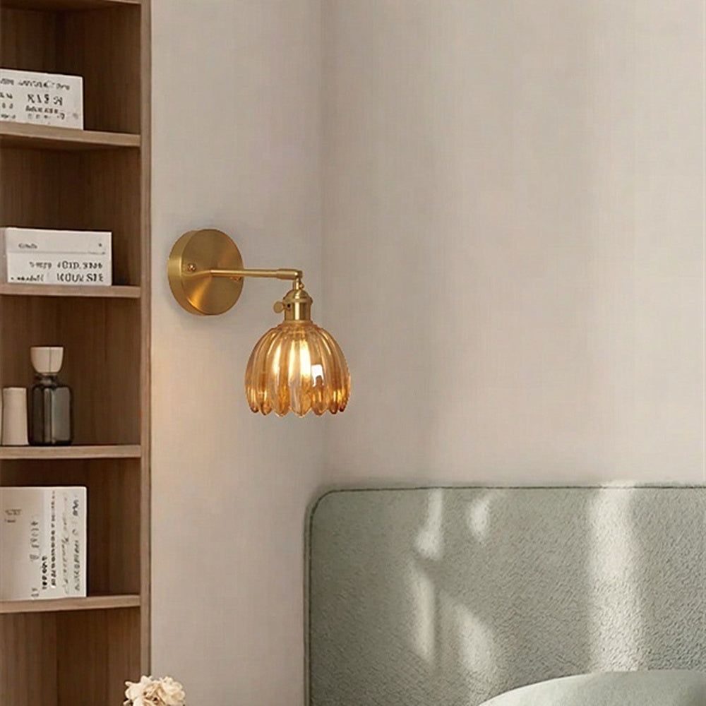 Aplique de pared Tulip Bud dorado para interiores clásicos